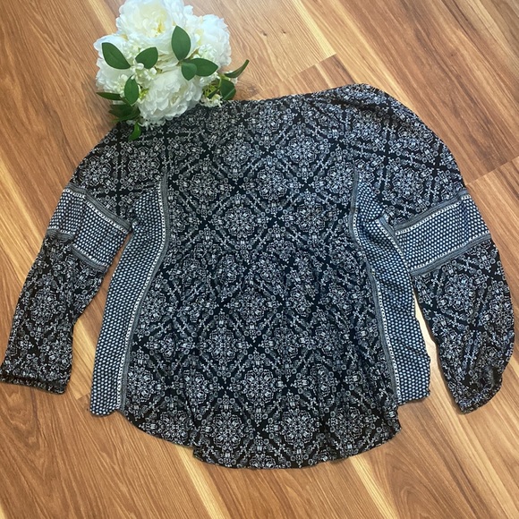 American Eagle Long Sleeve Peasant Style Top - Picture 5 of 10